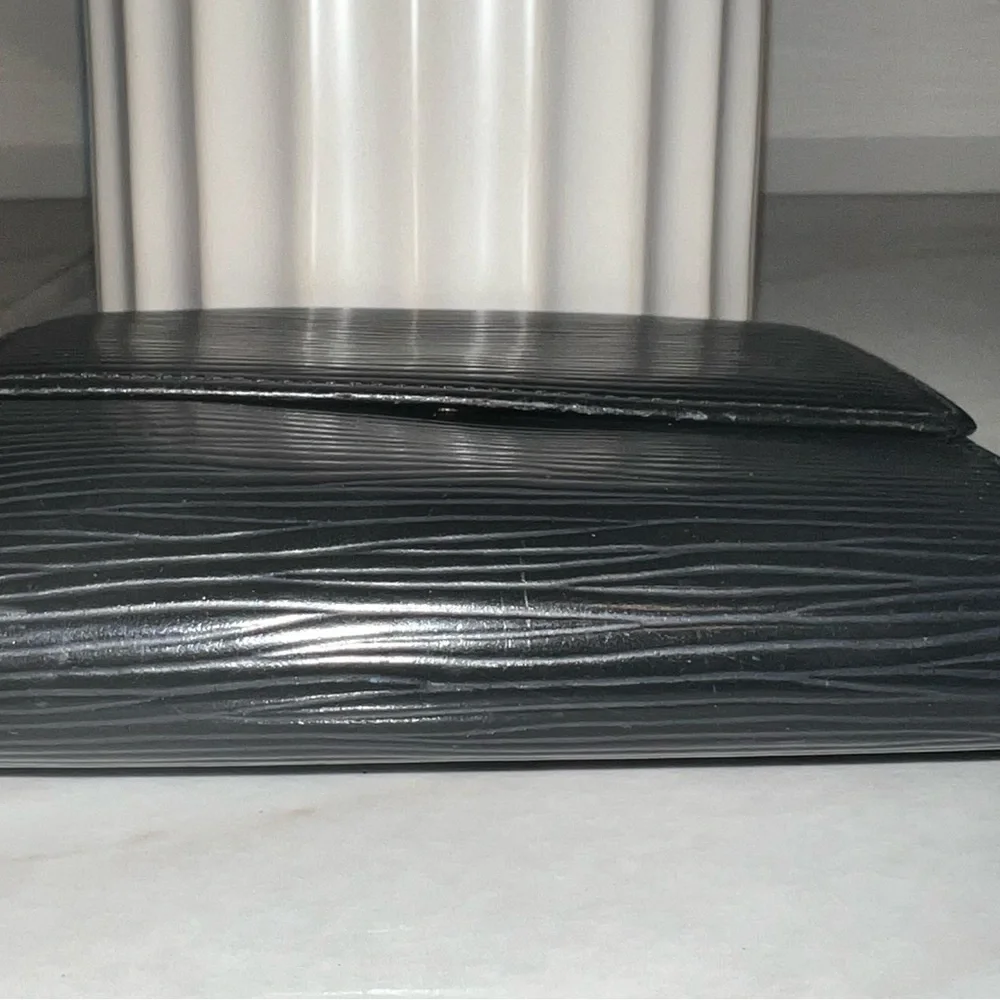 Louis Vuitton Epi Leather Trifold Wallet - Picture 3 of 11